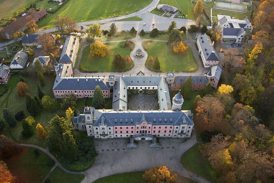 Zamek Sychrov
