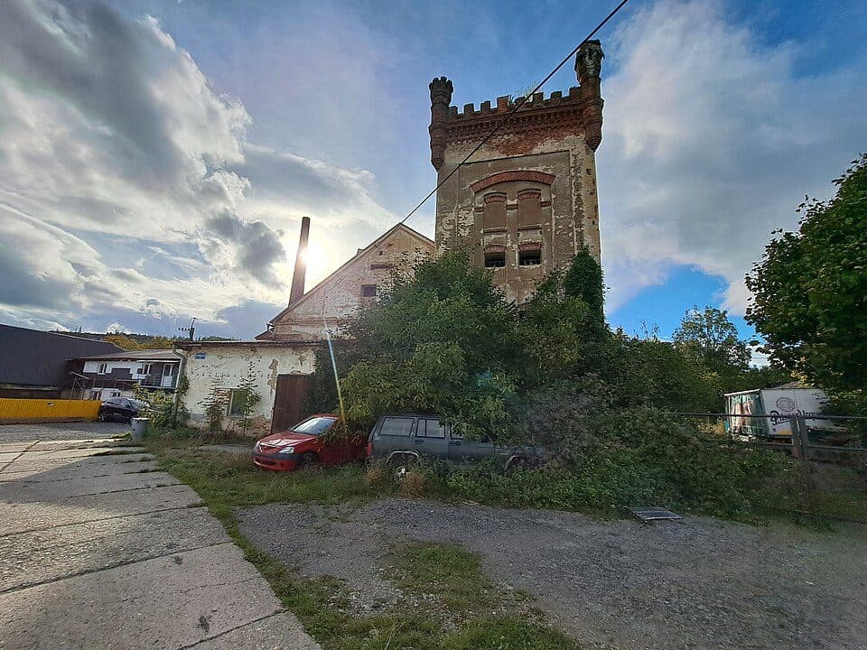 Lokalny czerwony szlak ku górze Hraniční vrch