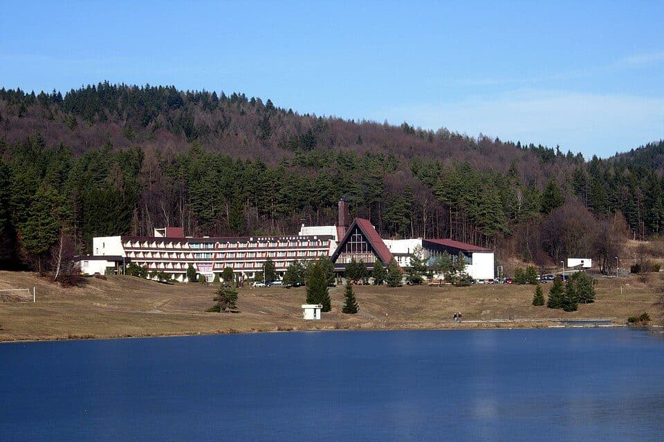 [Ž] Kořené (rozc.) - Leskovec (žst.)