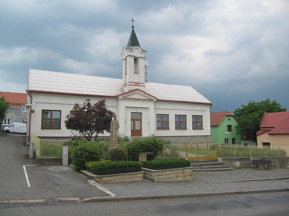 [Z] Hošťálková (kostel, bus) - Drnovice