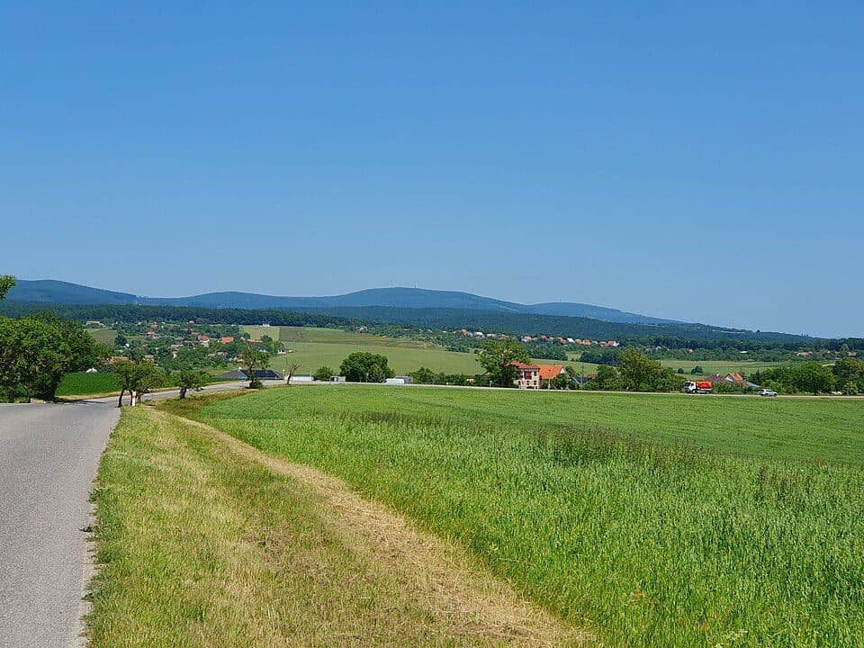 Hrad Devín, parkovisko - Horná Poruba, U Brdárov