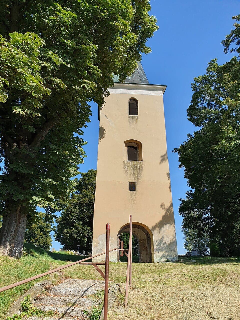 Stará Turá - Veľká Javorina, Holubyho chata