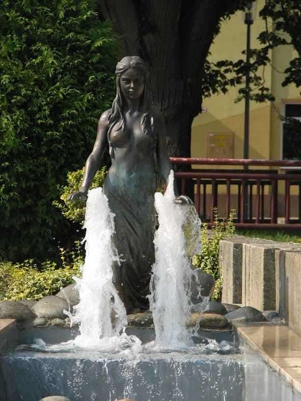 Stará Turá - Veľká Javorina, Holubyho chata