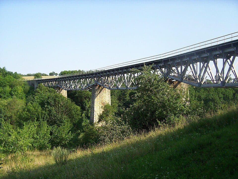 Lazová 100