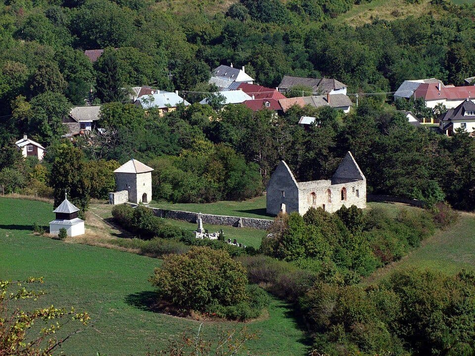 Haluzice - Zrúc. opevneného kostola