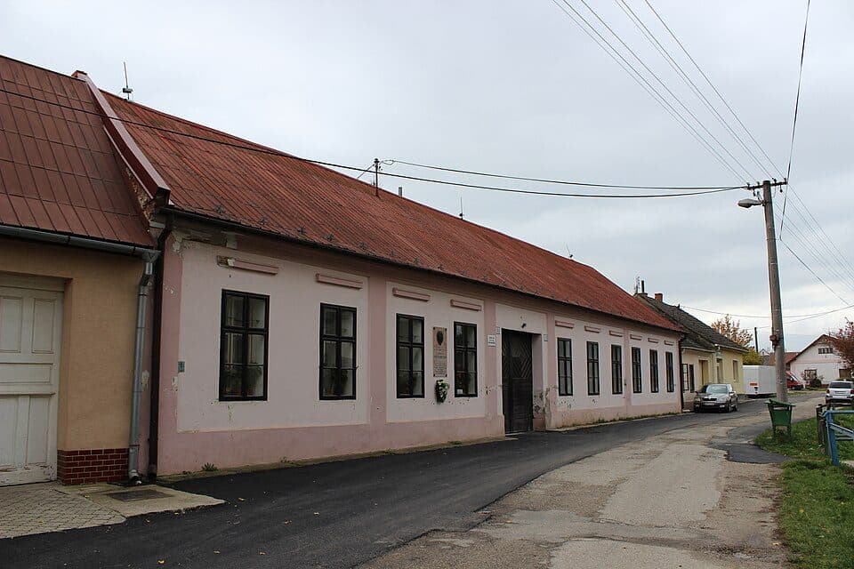Lazová 100