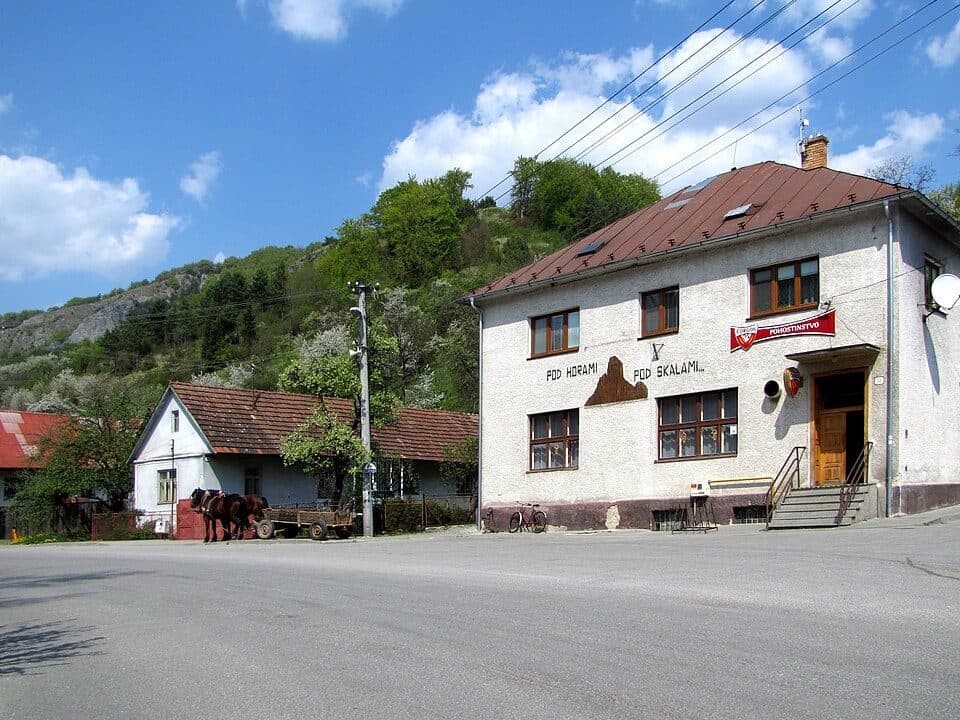 Náučný chodník Okolo Červenokamenského bradla