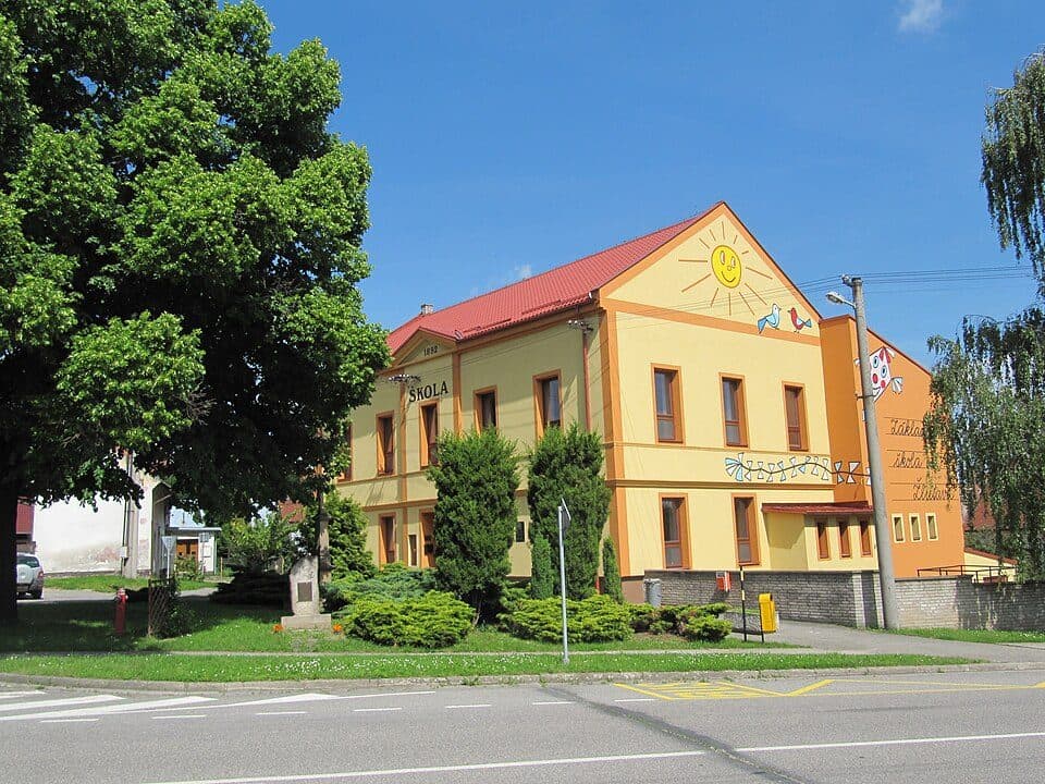[Z] Stezky napajedelských emirátů