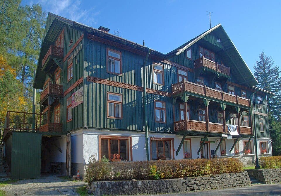 Lesnica, škola - Sedlo pod Šafranovkou, štátna hranica