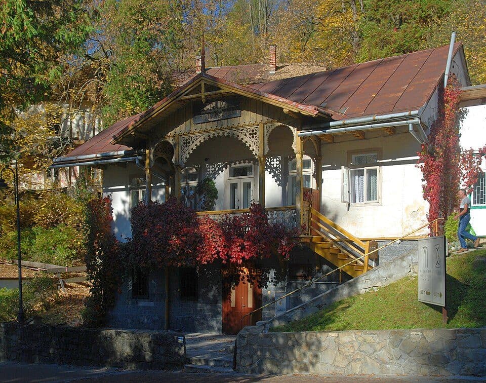 Wodospad Zaskalnik - Schronicko PTTK pod Bereśnikiem