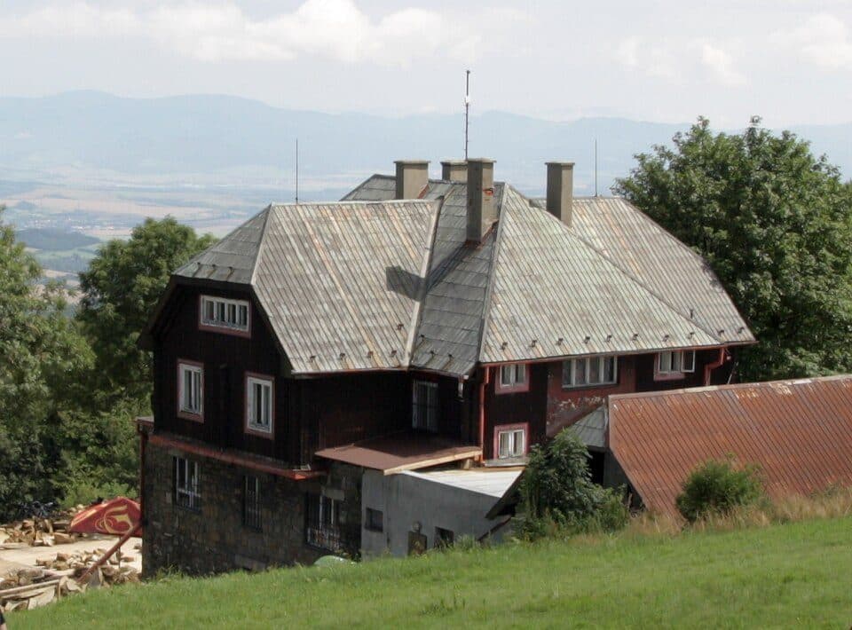 Chodník kpt. Miloša Uhra