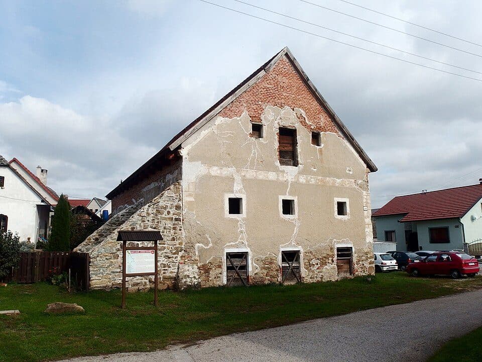 Mlýnky, št. hranica - Sobotište, nám.