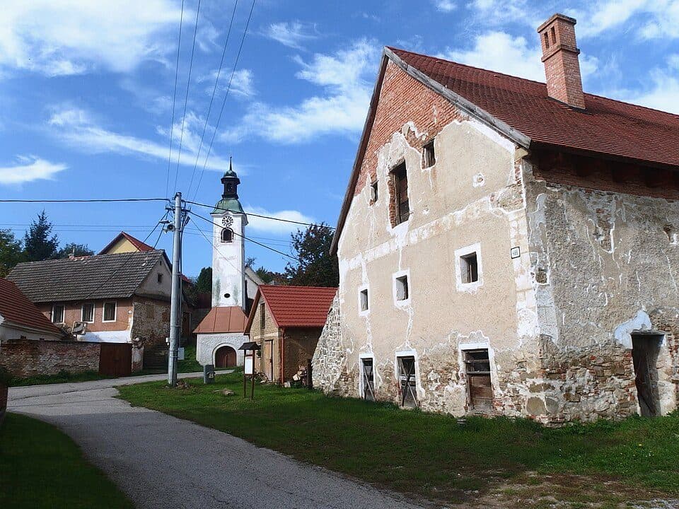 Sobotište, nám. - Podbranč, Podzámok