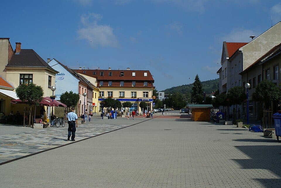 Výtok, chata Dolina - Brezová pod Bradlom, nám.