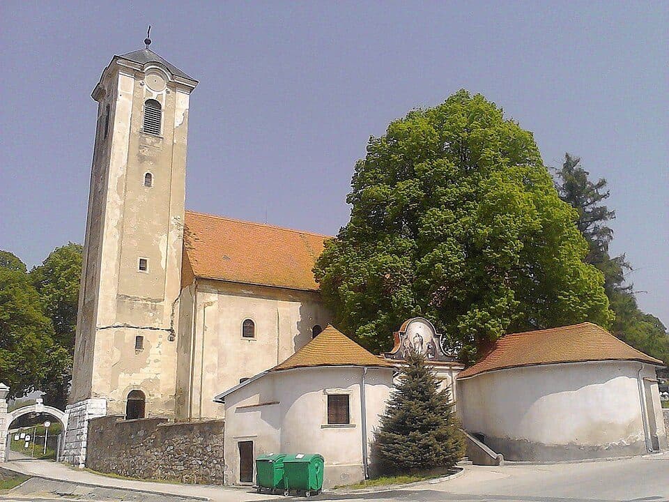 Podbranč, Martišovci - Brezová pod Bradlom, nám.