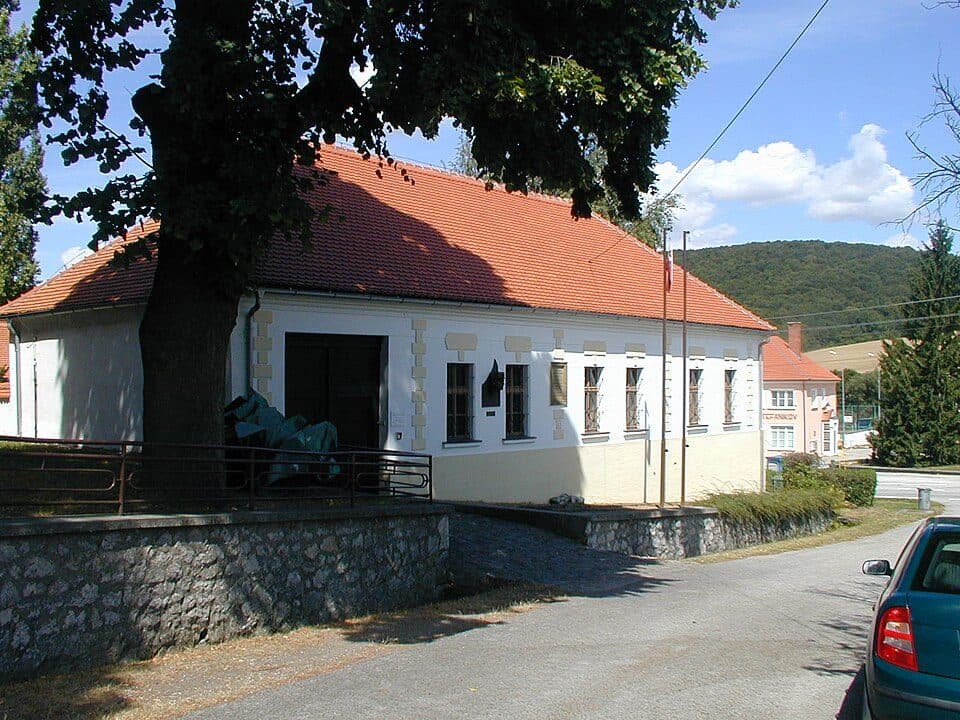 Lopušná, prameň - Chrbát Bradla
