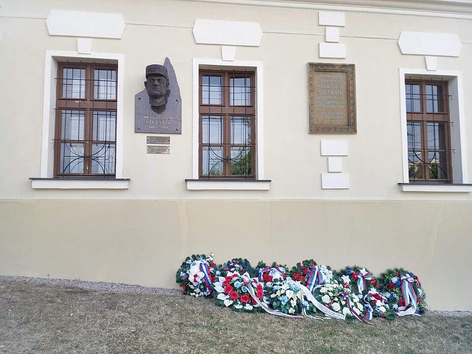 Brezová pod Bradlom, Mladosť - Prašník, Lajdovci