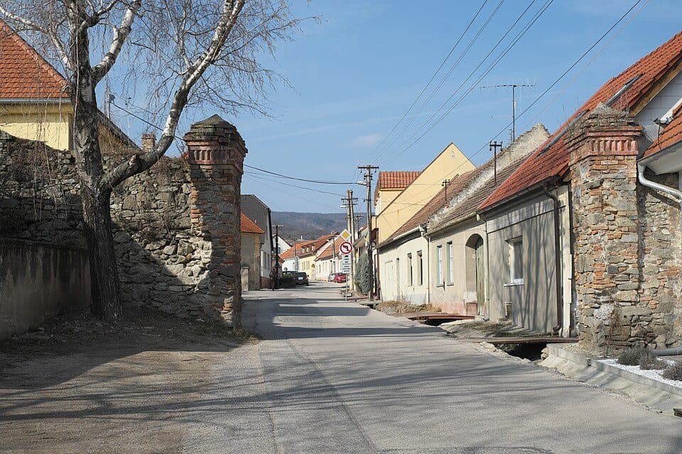 Svätý Jur, stanica - Stupava, kaštieľ
