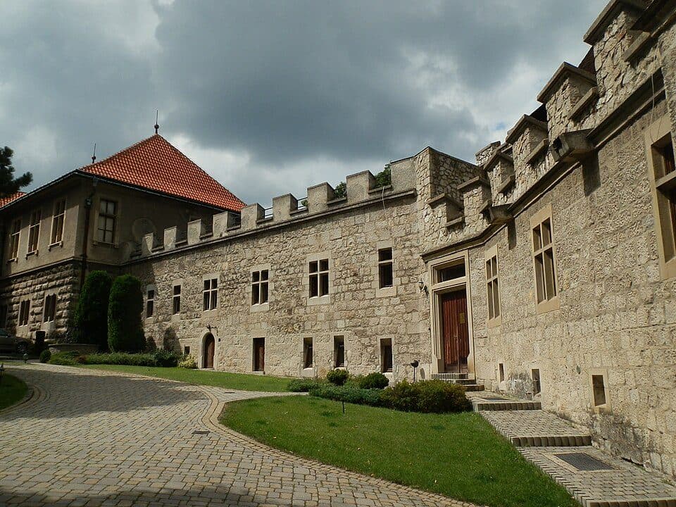 Pałac w Smolenicach — zdjęcie 2
