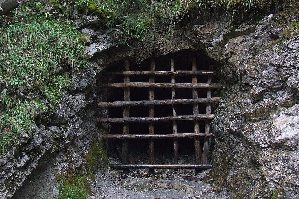 Sztolnie w Dolinie Białego
