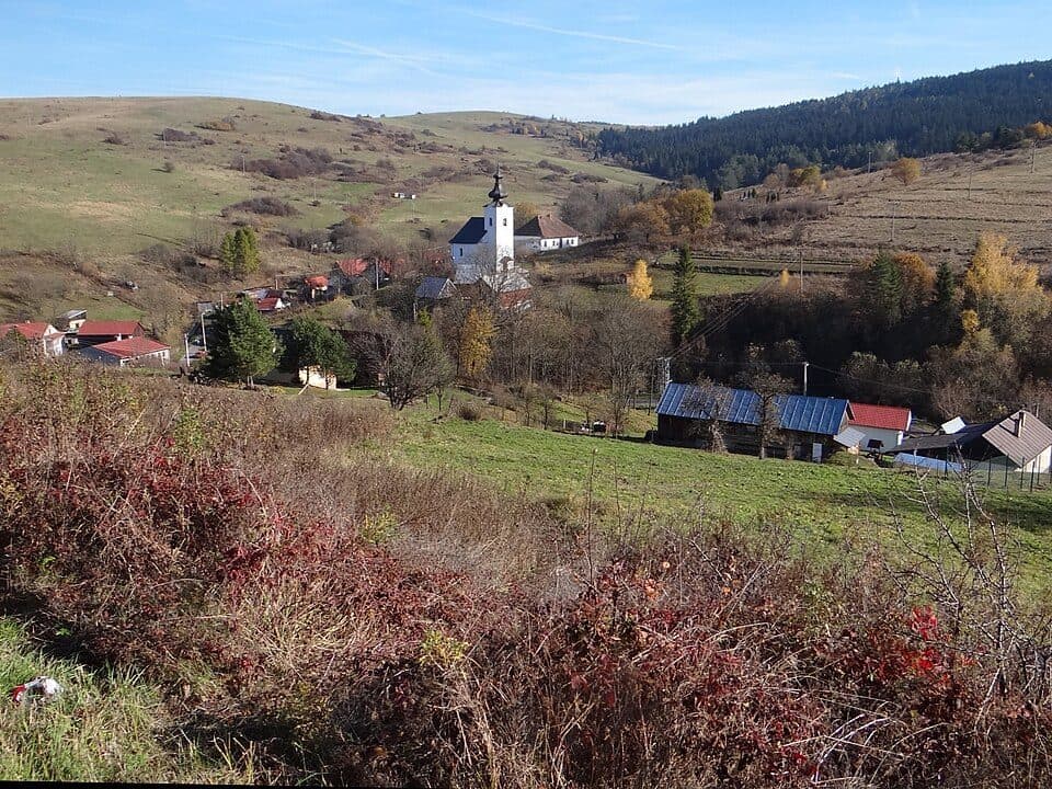 Osly - Mníšek nad Popradom, Kače