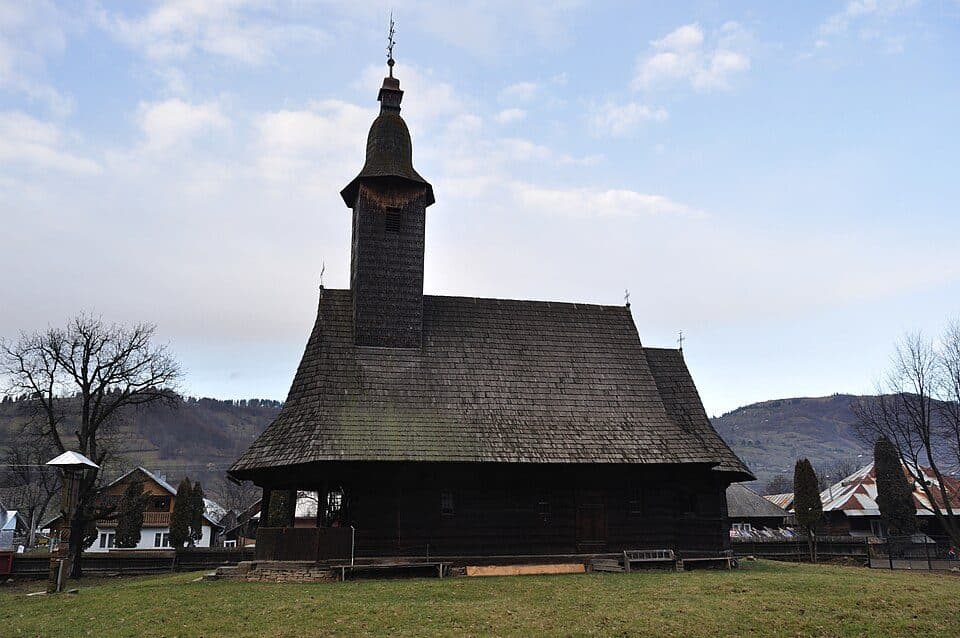 Biserica de lemn din Poienile de sub Munte — fotografie 3
