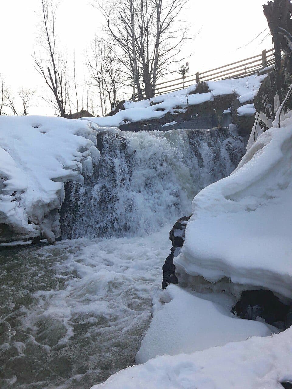 Suchavsky Huk Waterfall — photo 2