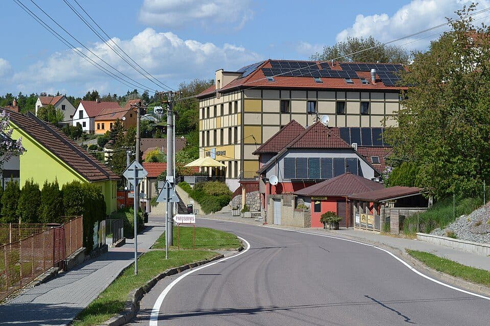 odbočka k památníku Karla Knappa