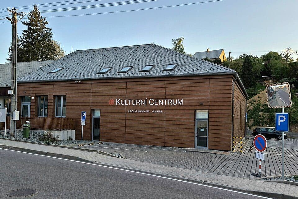 odbočka k památníku Karla Knappa