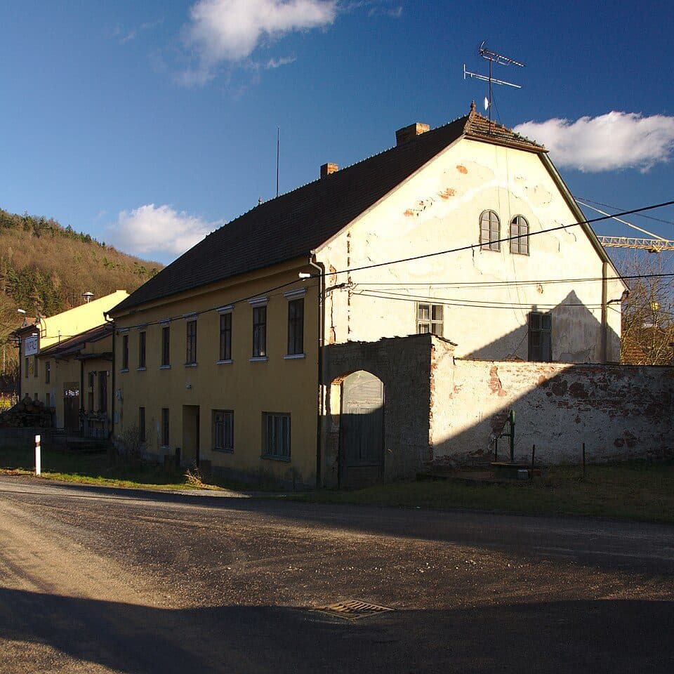 105