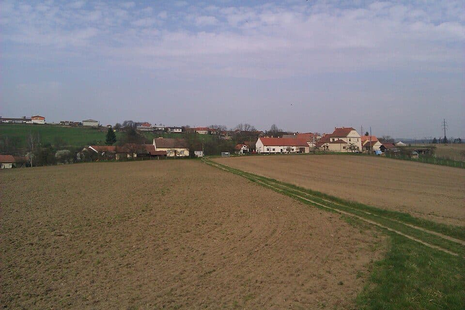 [Č] odbočka ke zřícenině Nového hradu