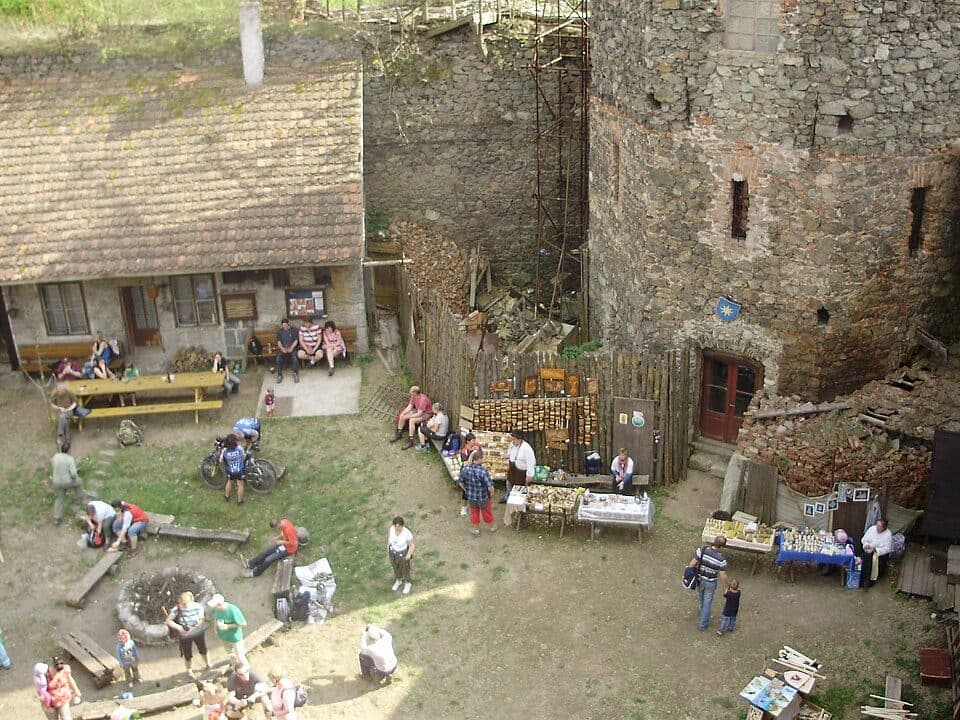 [Č] odbočka ke zřícenině Nového hradu