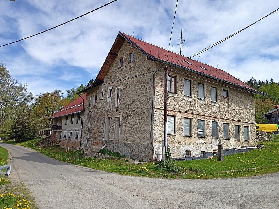 odbočka k památníku letecké nehody