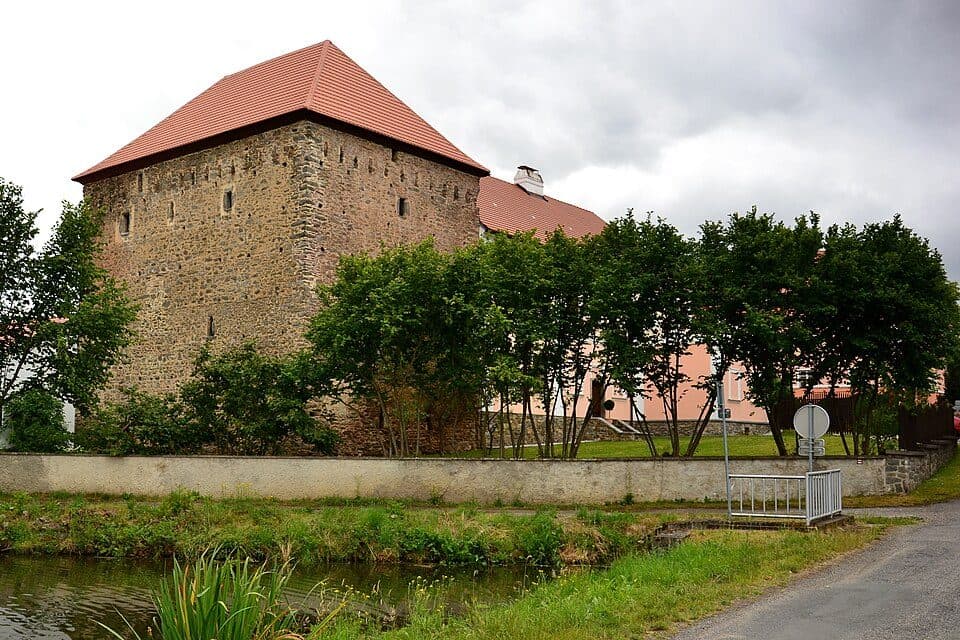 Tvrz Svojšice