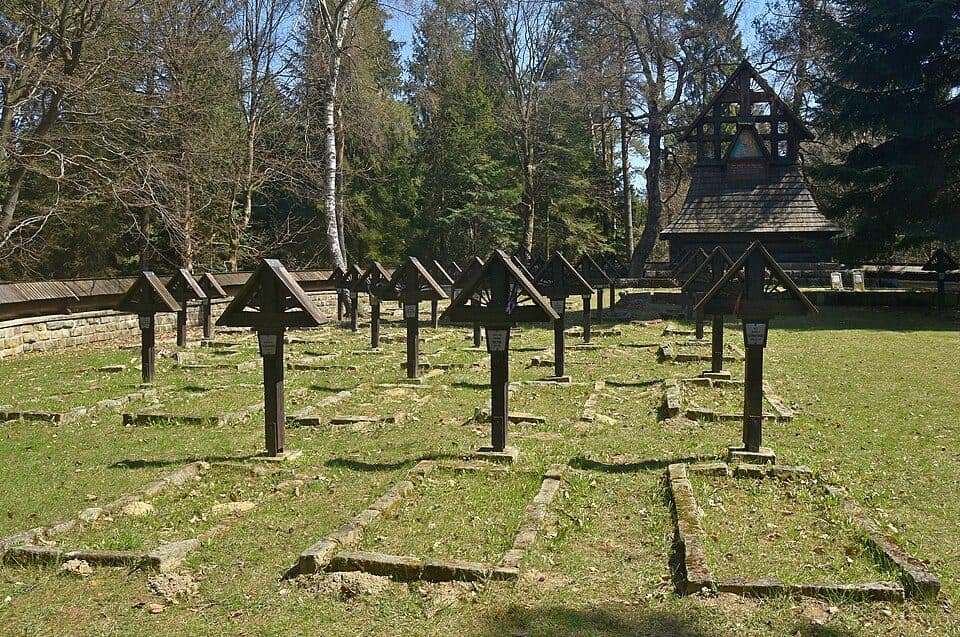 Do Cmentarza Wojennego nr 66