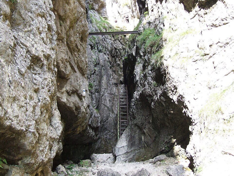 Malatiná, obecný úrad - Malatinska Roveň
