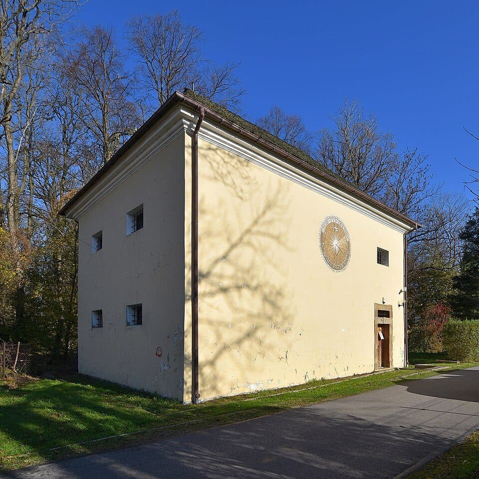 Do Lasu Grabińskiego i kościoła w Iwoniczu