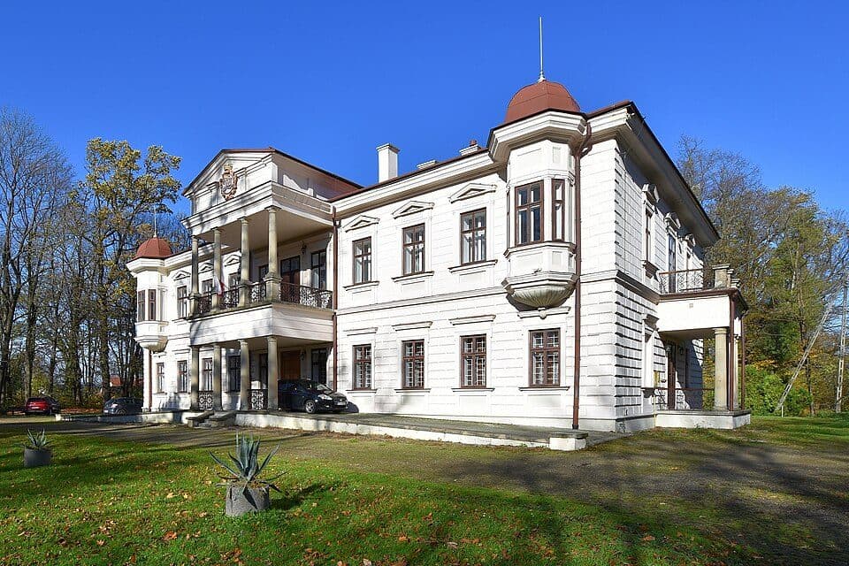 Do Lasu Grabińskiego i kościoła w Iwoniczu