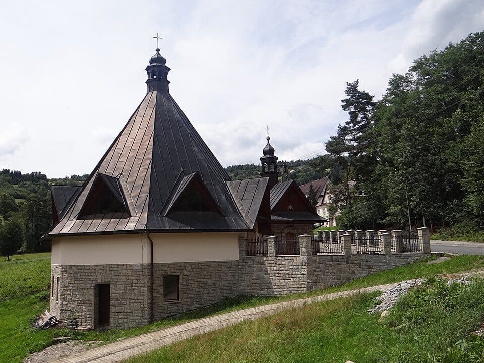Pod Koskową Górą - Więciórka Polana, kościół