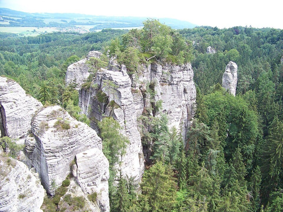 Hruboskalskie skalne miasto