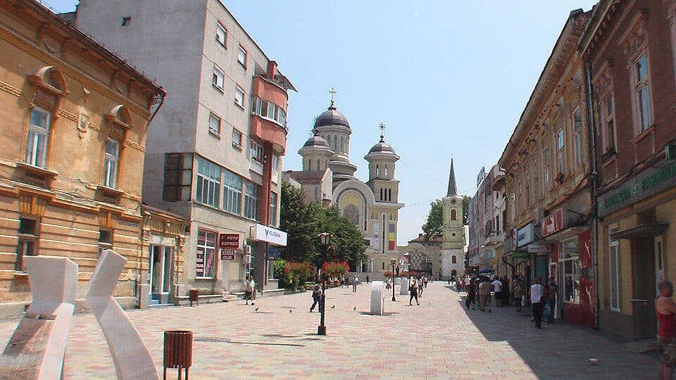 Caransebeș-Poiana-Lindenfeld-Gărâna (red stripe)