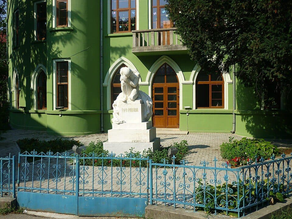 Caransebeș-Poiana-Lindenfeld-Gărâna (red stripe)