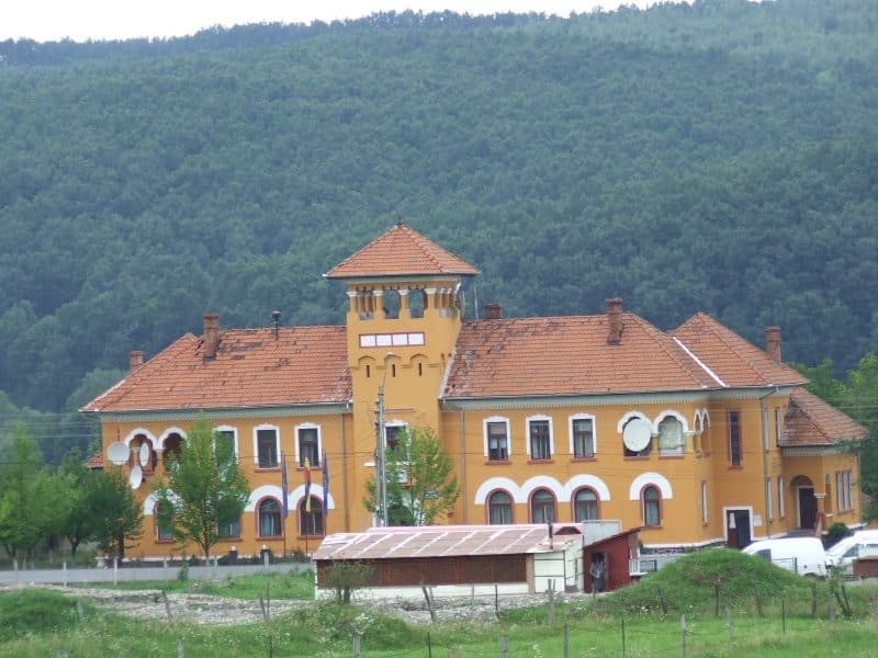 Șaua Iepii - Vârful Custurii – Vârful Bloju – Vârful Pietrii – Vârful Scărișoara – Vârful Petreanu - Sarmizegetusa