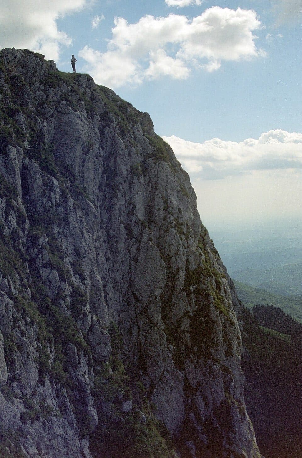 Refugiul Piscul cu Brazi - Fereastra Vioreanu