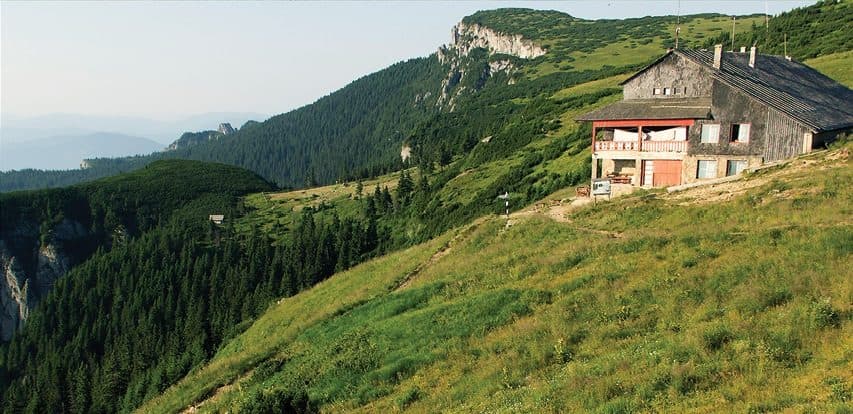 Cabana Izv. Muntelui – Stânca Dochiei – Cabana Dochia (blue triangle)