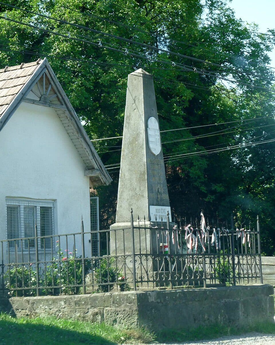 Săcădat - Valea Isuica - Vf. Becheci