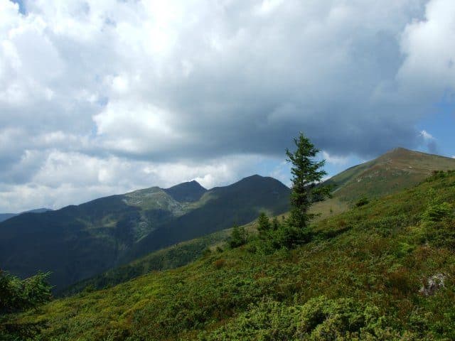 Traseul de creasta principală a Munții Rodnei: Pasul Rotunda – Pasul Șetref (red stripe)