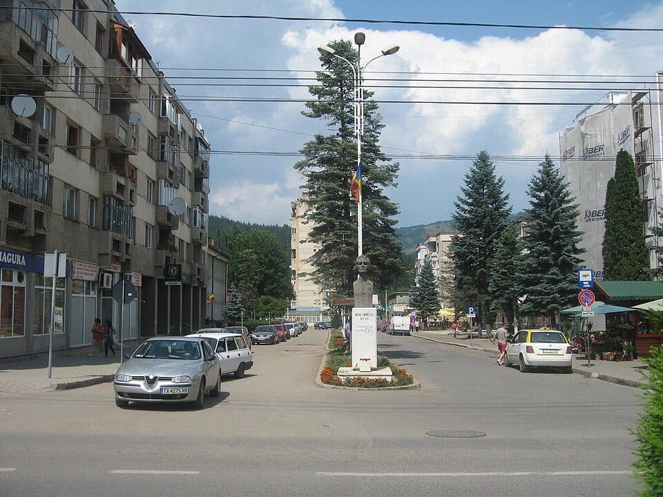 Câmpulung Moldovenesc – Culmea Munceii Rarăului – Hotel Rarău (blue stripe)