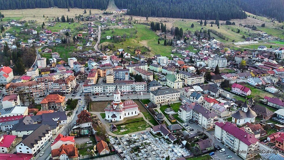 Câmpulung Moldovenesc – Culmea Munceii Rarăului – Hotel Rarău (blue stripe)