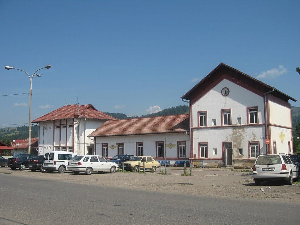 Câmpulung Moldovenesc – Culmea Munceii Rarăului – Hotel Rarău (blue stripe)